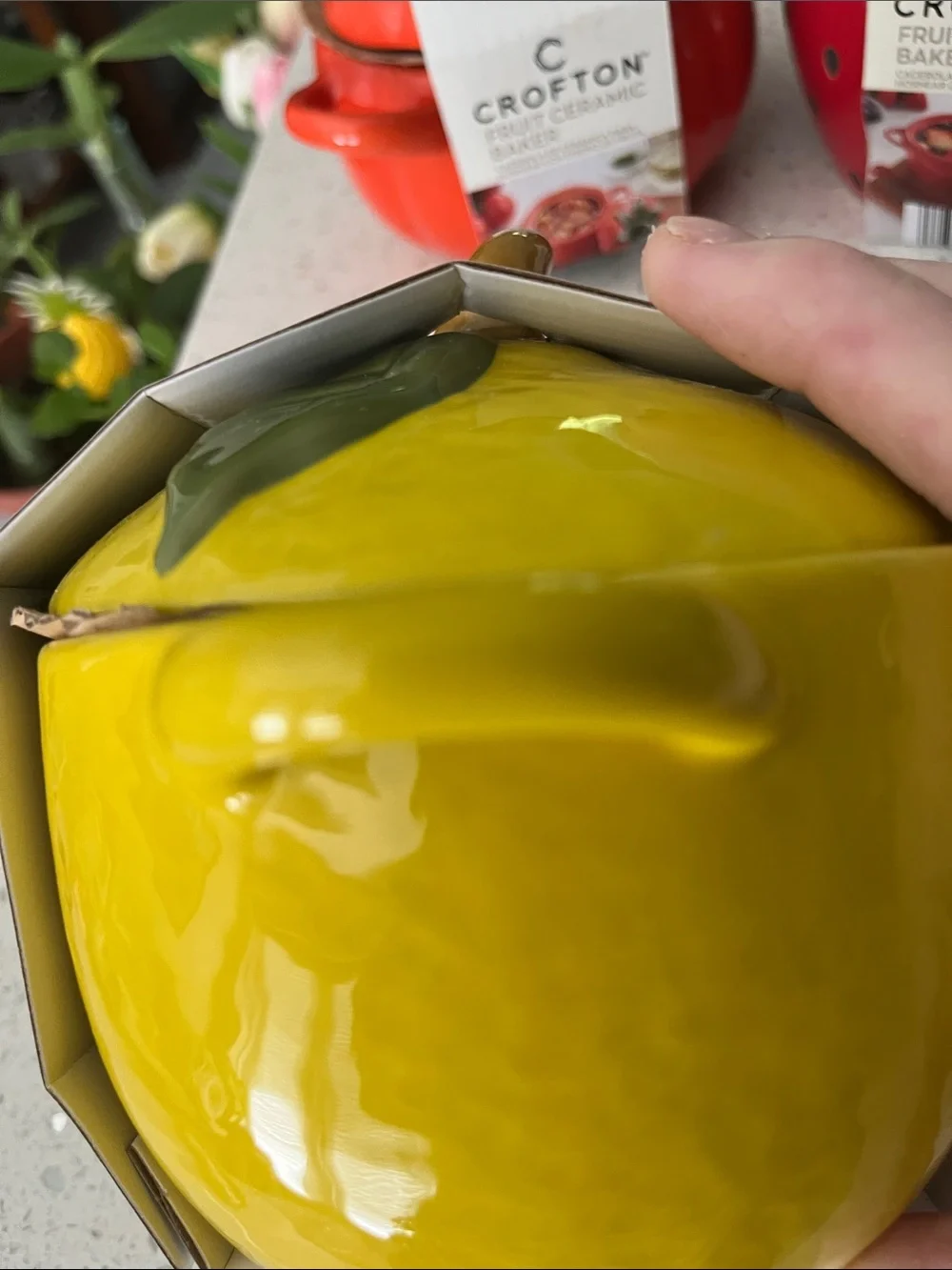 Yellow Lemon Fruit Ceramic Baker with Enameled finish Leaf top NWT